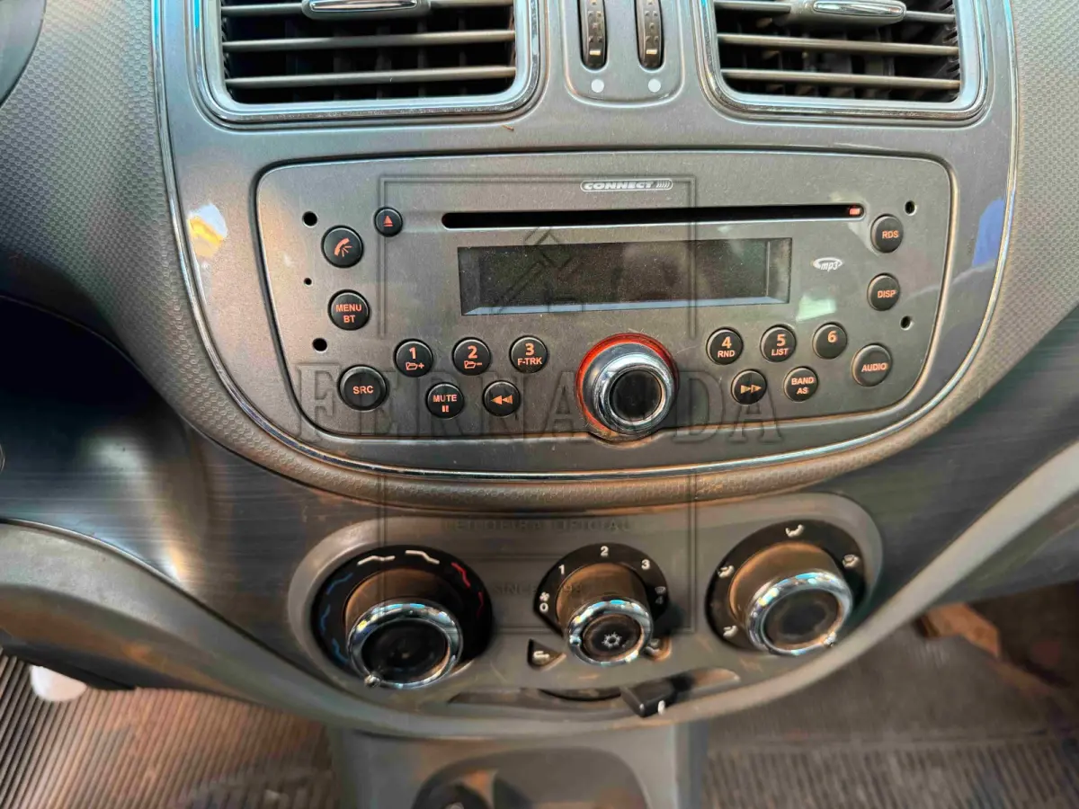 LOTE 007 - Veículo marca Fiat, modelo Siena Essence 1.6, cor cinza, ano 2016, modelo 2016, combustível álcool/gasolina, placas IXP-0260.