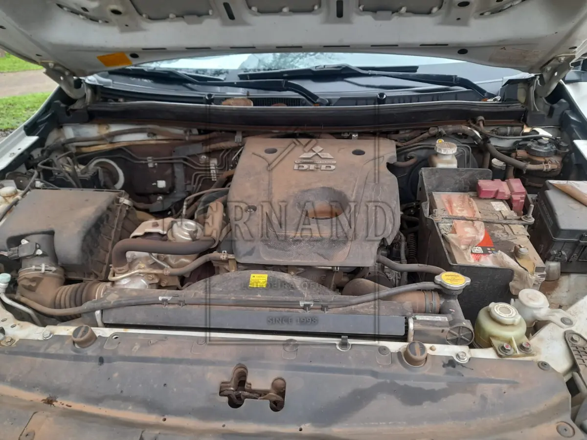 LOTE 003 - Caminhonete Cabine Dupla Mitsubishi L200 Triton Sport GL,  2.4 4x4 MT, cor branca, capacidade 5pessoas, ano/modelo 2018/2019. Avaliada em R$ 70.838,40.
