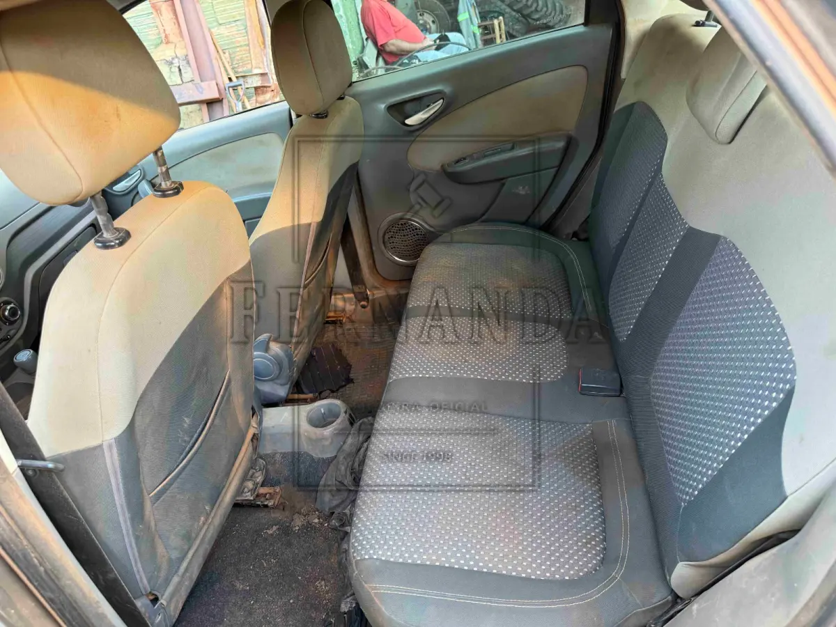 LOTE 007 - Veículo marca Fiat, modelo Siena Essence 1.6, cor cinza, ano 2016, modelo 2016, combustível álcool/gasolina, placas IXP-0260.