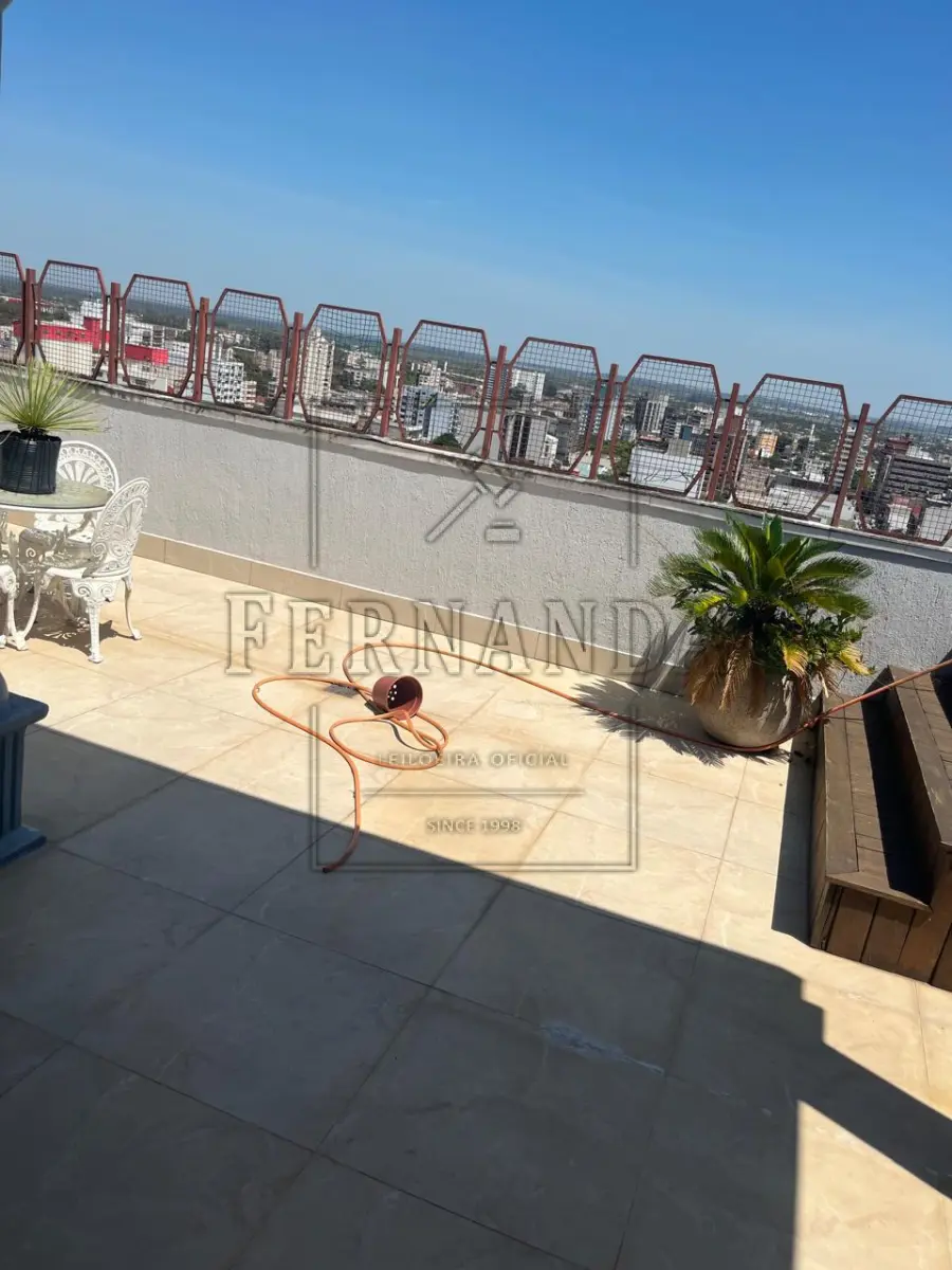 LOTE 002 - CANOAS/RS - Apartamento 1201 e 1301 (triplex), localizado na Rua General Salustiano n°452, Edifício Los Angeles, Canoas/RS. Área privativa de 412m². Matrícula n° 42.011 do Registro de Imóveis de Canoas. Avaliado em R$ 2.100.000,00. 1° Leilão.