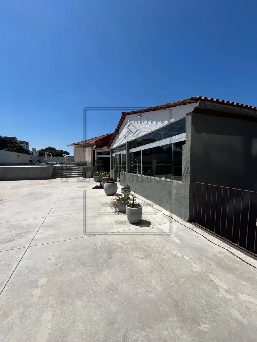 LOTE 002 - CANOAS/RS - Apartamento 1201 e 1301 (triplex), localizado na Rua General Salustiano n°452, Edifício Los Angeles, Canoas/RS. Área privativa de 412m². Matrícula n° 42.011 do Registro de Imóveis de Canoas. Avaliado em R$ 2.100.000,00. 1° Leilão.