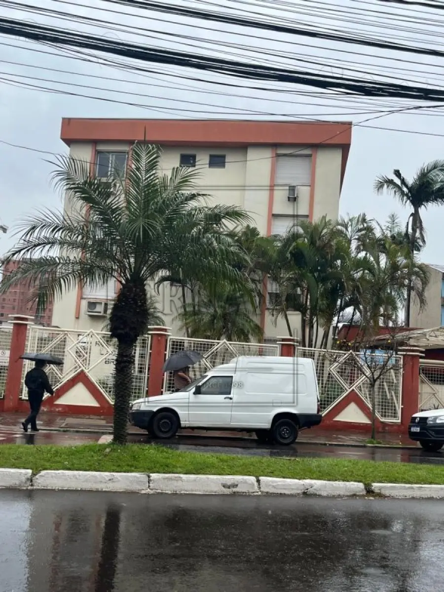 LOTE 001 - CANOAS/RS: Apartamento n°404 localizado na Rua Dr. Barcelos 1291, Edifício Residencial Parque Las Brisas, Canoas, bloco 11. Matrícula n°35.546. Avaliado em R$180.000,00. 2° Leilão