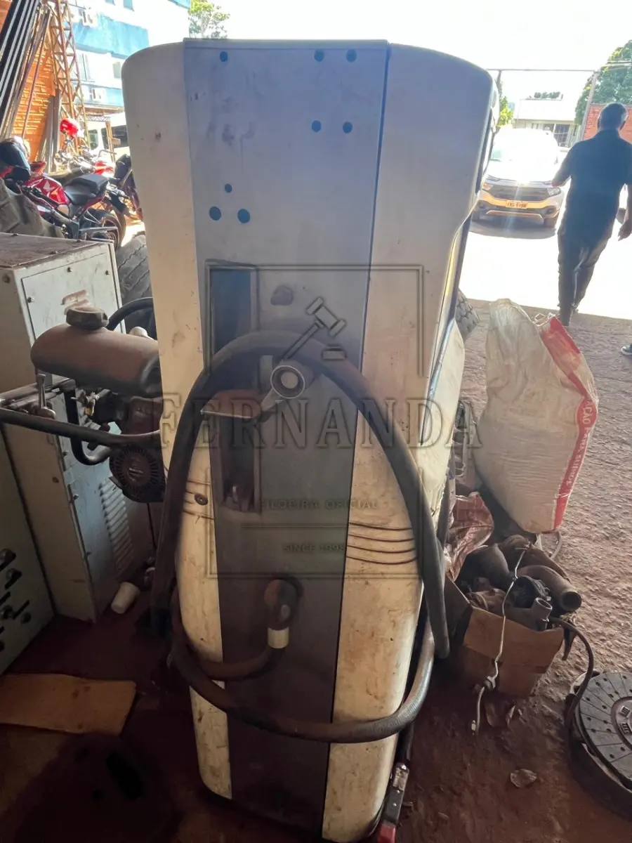 LOTE 015 - BOMBA DE COMBUSTIVEL COM TANQUE, avaliação R$ 3.100,00
