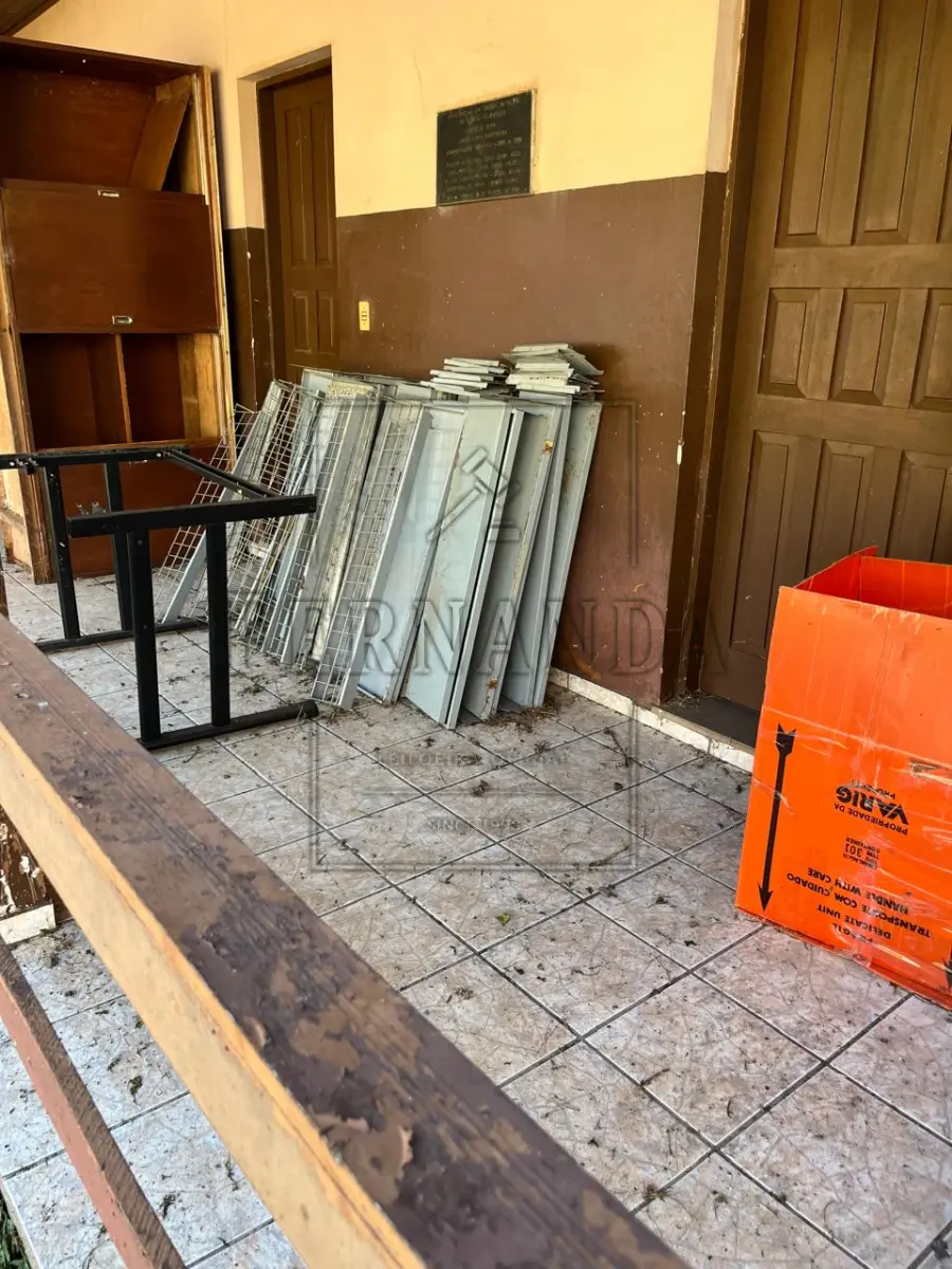 LOTE 006 - Lote de Sucata de Móveis, eletrônicos e diversos. Avaliado em R$ 1.390,00