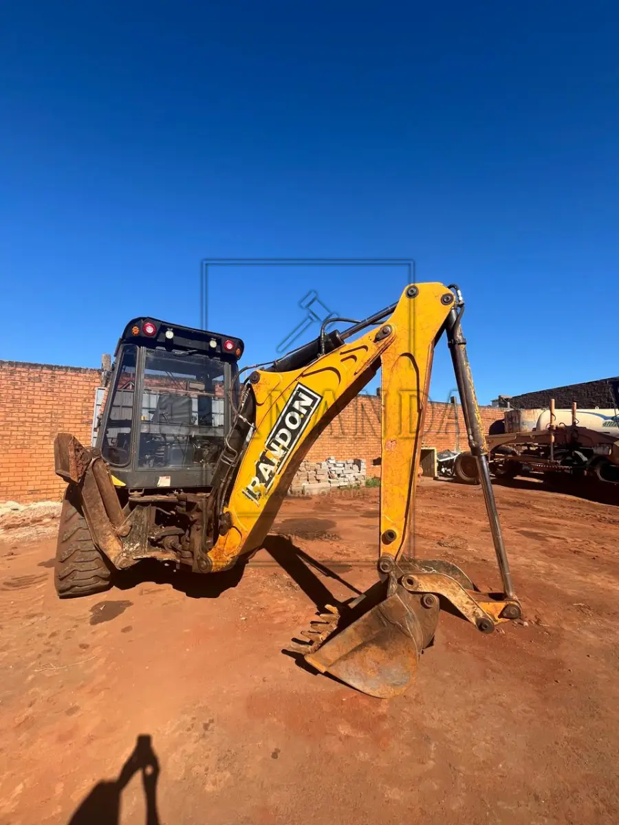 LOTE 002 - RETROESCAVADEIRA RANDON RD 406 SÉRIE B ANO 2019, Chassi 9AD406AQLK0007357.avaliada em R$ 98.000,00