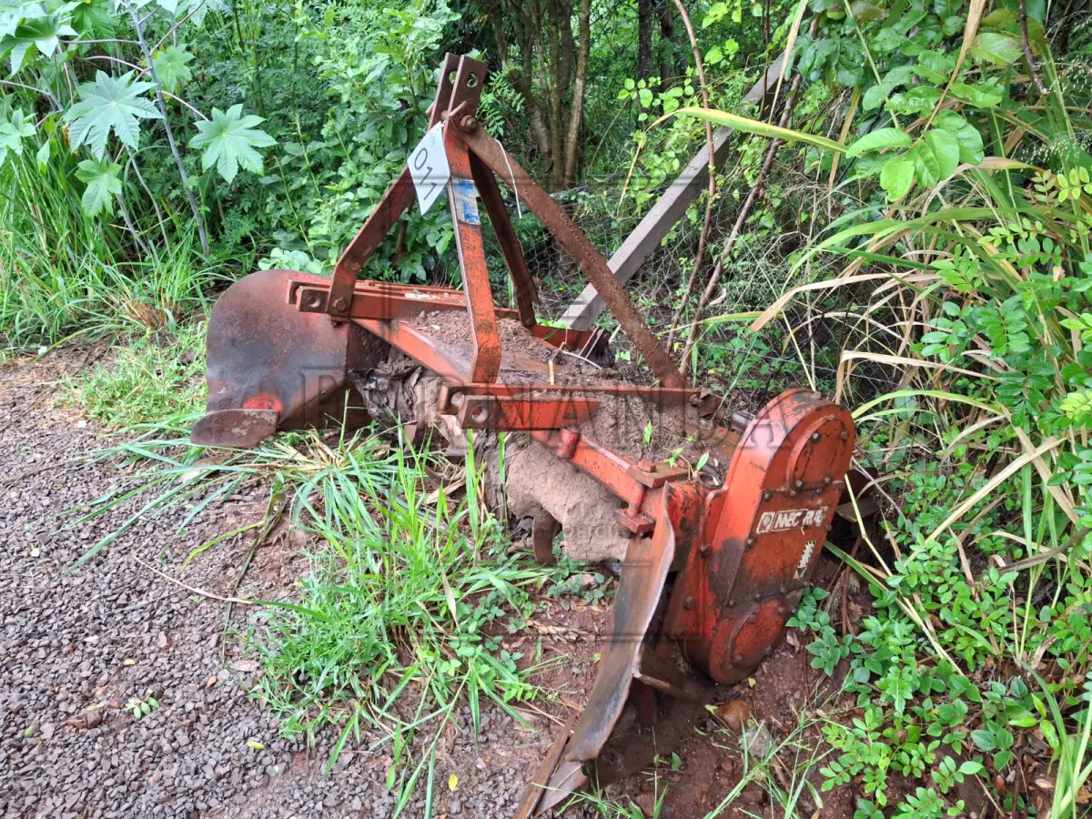 LOTE 011 - Enxada rotativa da marca MEC-RUL MOD. ERP 150 C/CANT. Vendida no estado em que se encontra.. Avaliada em R$ 500,00