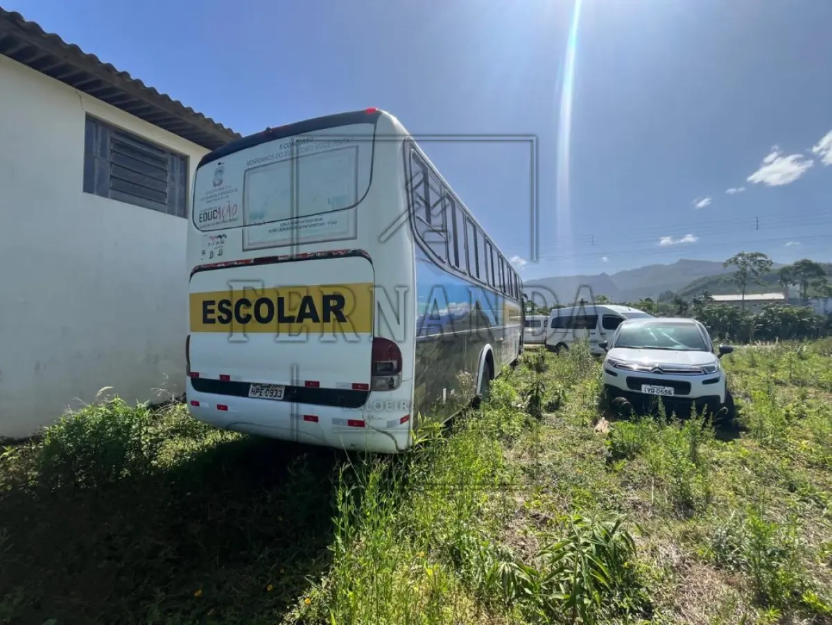 LOTE 001 - VEÍCULO ÔNIBUS, MARCA MBENZ/MPOLO VIAGGIO R, LOTAÇÃO 50P, DIESEL, POTÊNCIA/CILINDRADA 211CV, Renavan 00769163491,PLACAS HPE 0933, ANO E MODELO 2001/2001, COR BRANCA. AVALIADO EM 20.000,00.