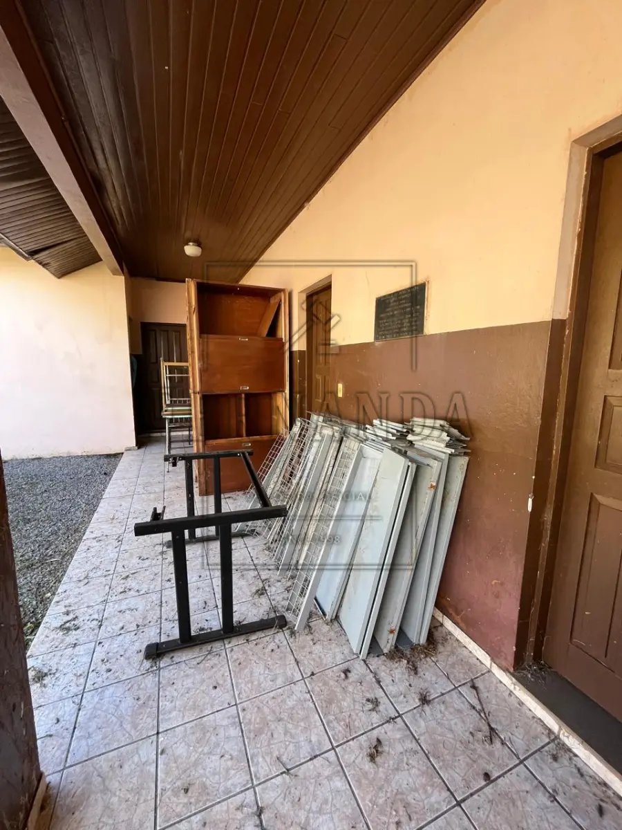 LOTE 006 - Lote de Sucata de Móveis, eletrônicos e diversos. Avaliado em R$ 1.390,00