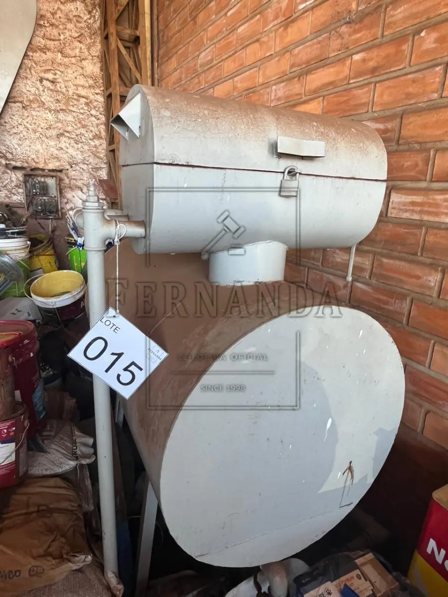 LOTE 015 - BOMBA DE COMBUSTIVEL COM TANQUE, avaliação R$ 3.100,00