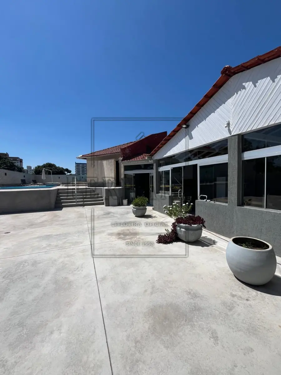 LOTE 002 - CANOAS/RS - Apartamento 1201 e 1301 (triplex), localizado na Rua General Salustiano n°452, Edifício Los Angeles, Canoas/RS. Área privativa de 412m². Matrícula n° 42.011 do Registro de Imóveis de Canoas. Avaliado em R$ 2.100.000,00. 1° Leilão.