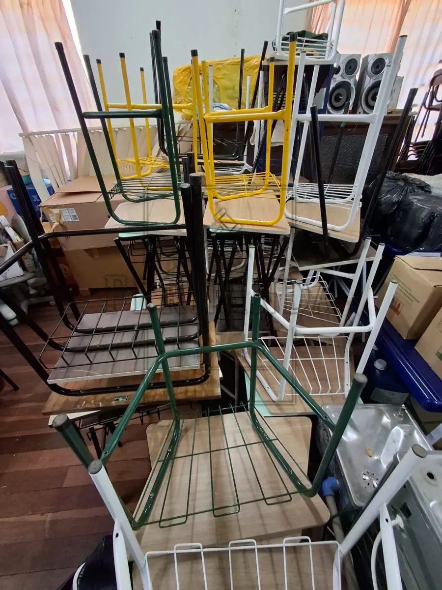 LOTE 006 - Lote de Sucata de Móveis, eletrônicos e diversos. Avaliado em R$ 1.390,00