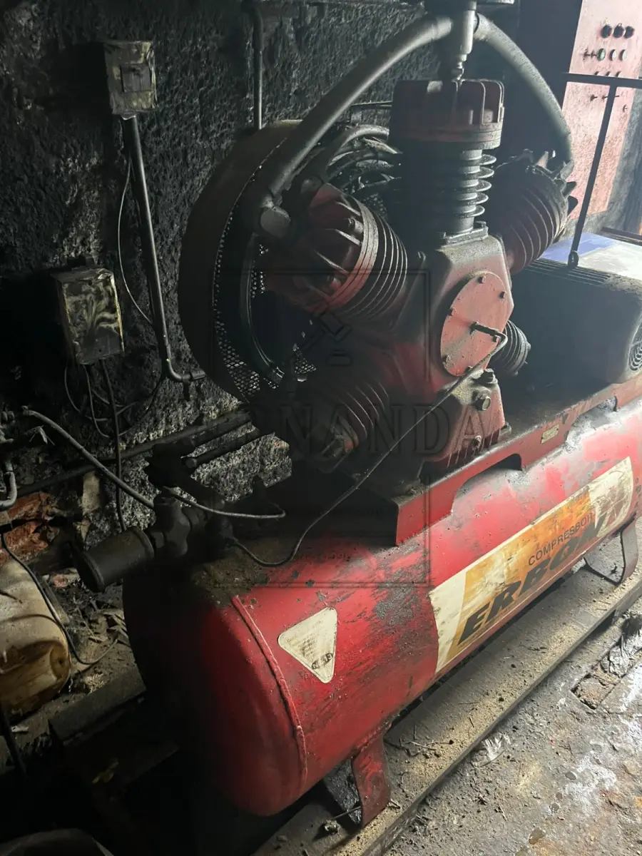 LOTE 006 - Um compressor marca ERBON, 425 litros, avaliado em R$ 4.000,00. 2°Leilão