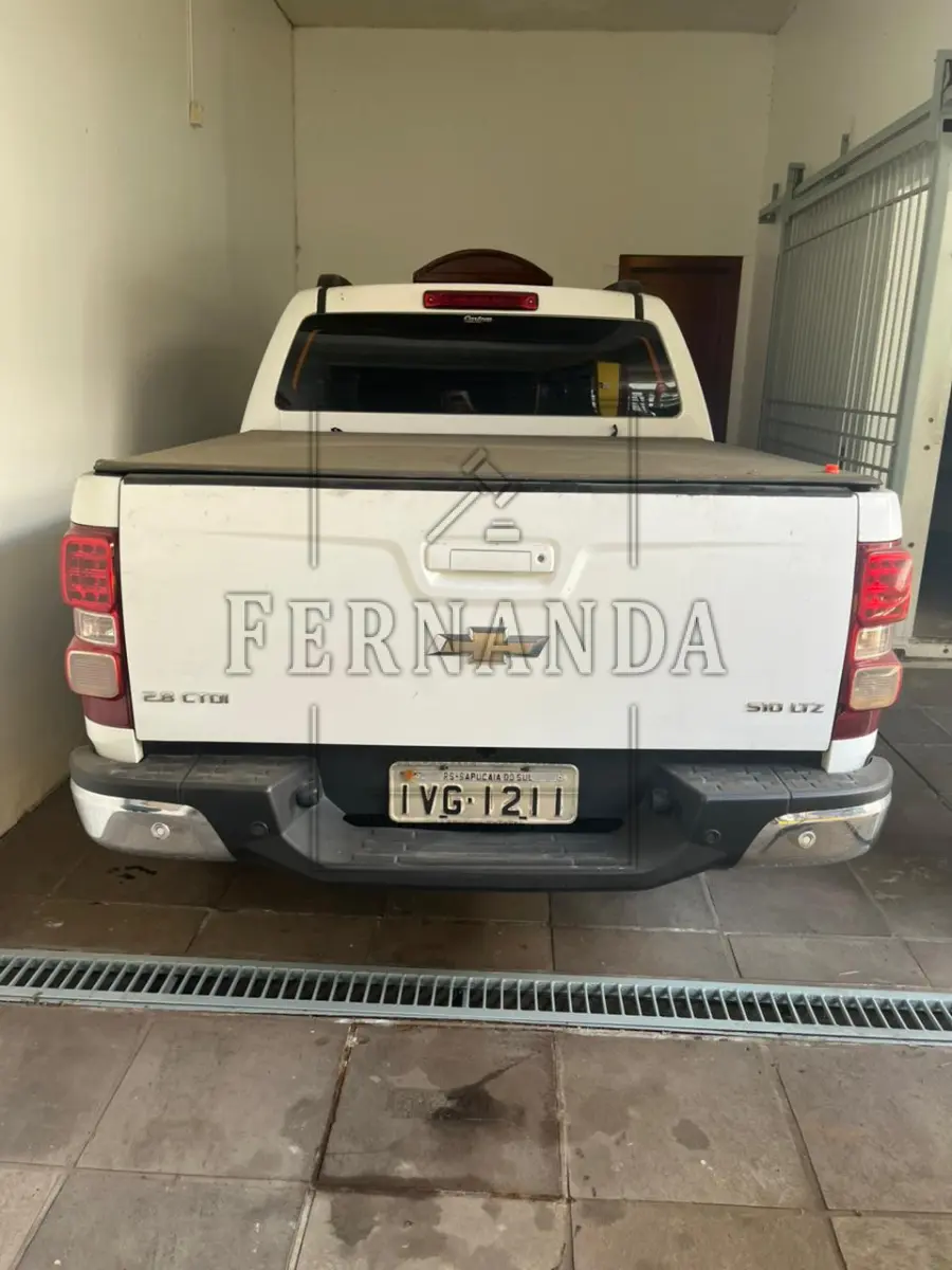 LOTE 002 - Caminhonete CHEVROLET/S10 LTZ DD2A, placas IVG1211, Fabricação/Modelo: 2014/2014. Avaliação R$ 102.000,00