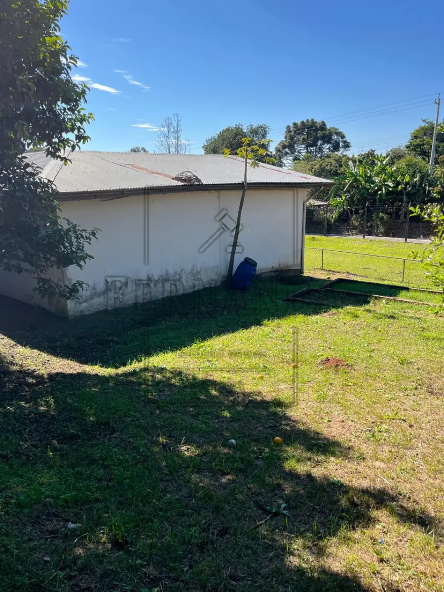 LOTE 005 - IMÓVEL EM SANTA TEREZA/RS: Terreno de 2.980,00m² localizado na Linha primeira Secção de Santa Barbara, Comunidade de São Valentim, Prédio da antiga Escola Municipal Rodrigues Alves. Avaliado em R$ 450.000,00. ACEITA-SE PARCELAMENTO.