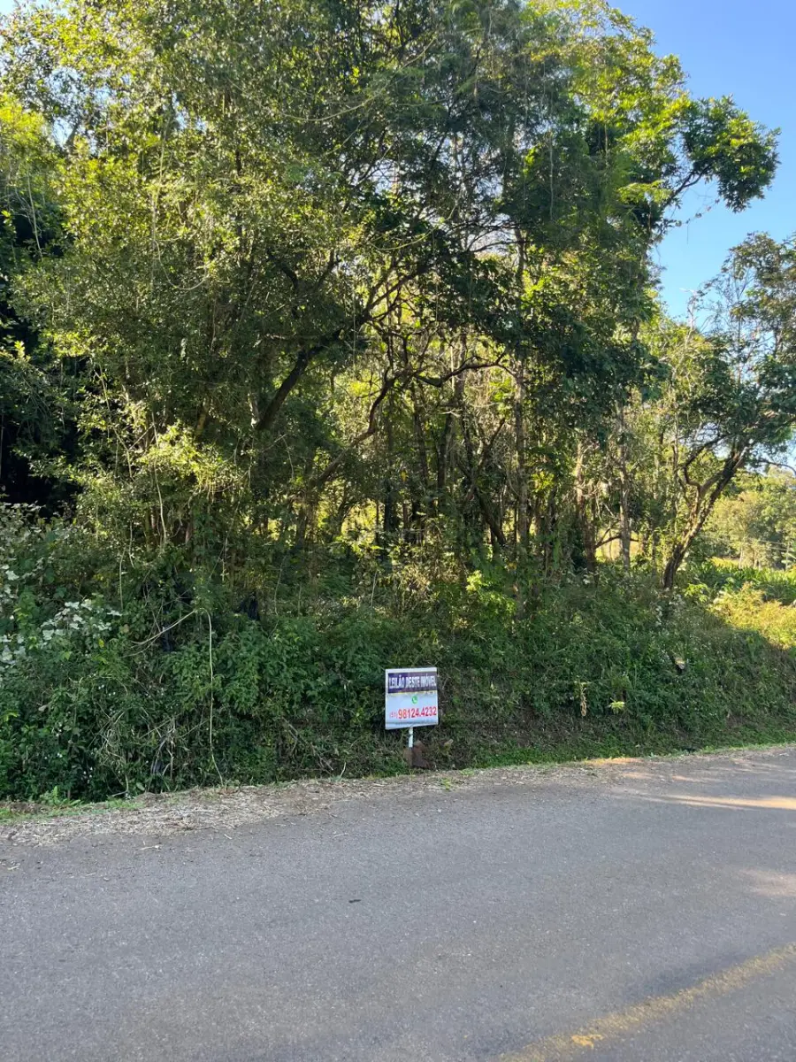 LOTE 003 - IMÓVEL EM SANTA TEREZA/RS: Terreno de 802m² da Linha José Júlio, comunidade de São José. Avaliado em R$ 15.000,00. ACEITA-SE PARCELAMENTO