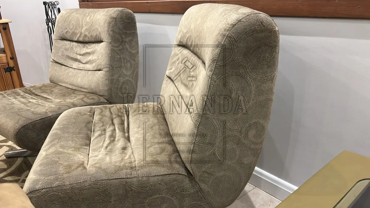 LOTE 013 - Conjunto com duas poltronas. Avaliadas em R$ 250,00 cada