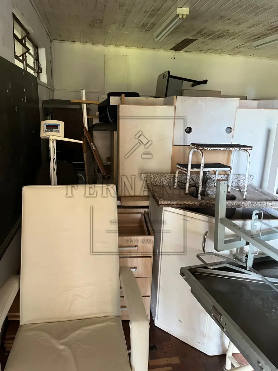 LOTE 006 - Lote de Sucata de Móveis, eletrônicos e diversos. Avaliado em R$ 1.390,00