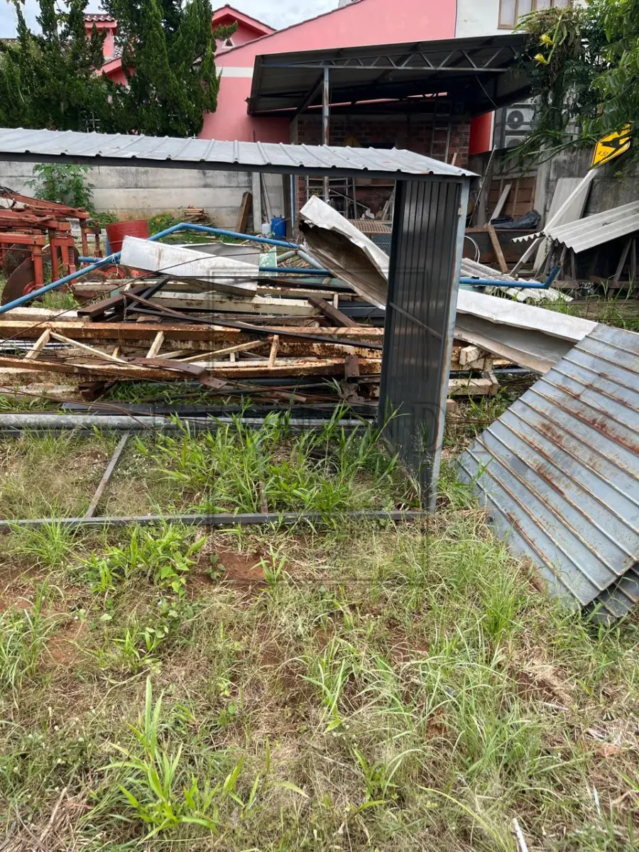 LOTE 002 - Sucata de ferro - diversos. Avaliado em R$ 450,00.