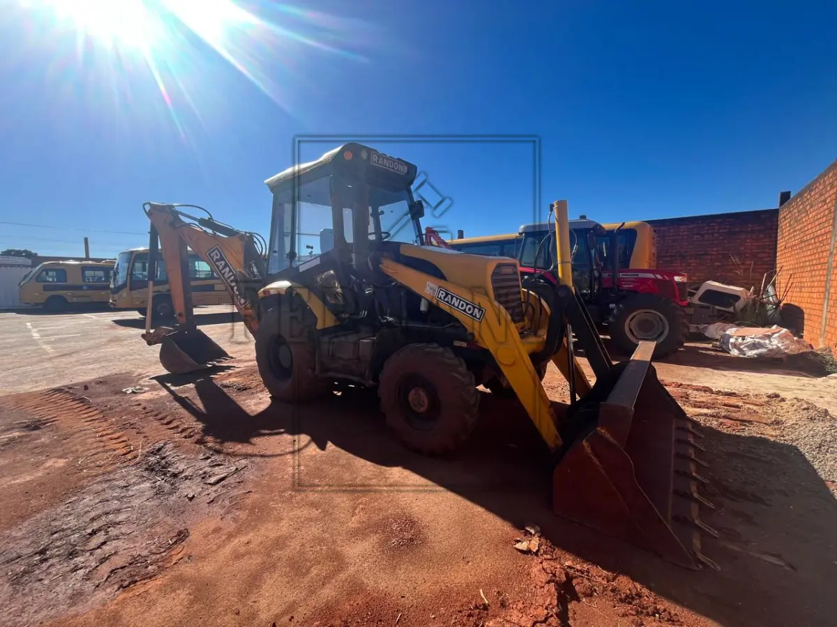 LOTE 002 - RETROESCAVADEIRA RANDON RD 406 SÉRIE B ANO 2019, Chassi 9AD406AQLK0007357.avaliada em R$ 98.000,00
