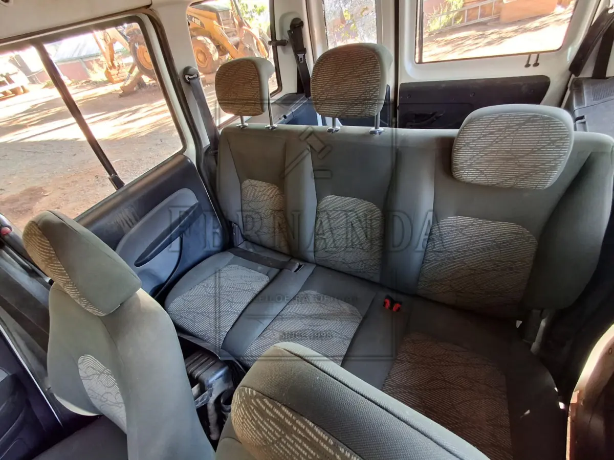 LOTE 001 - Veículo Fiat / Doblo attractive 1.4, ano/modelo 2014/2014, 07 lugares, cor branca, placa IVQ2293. Avaliado em R$ 20.000,00