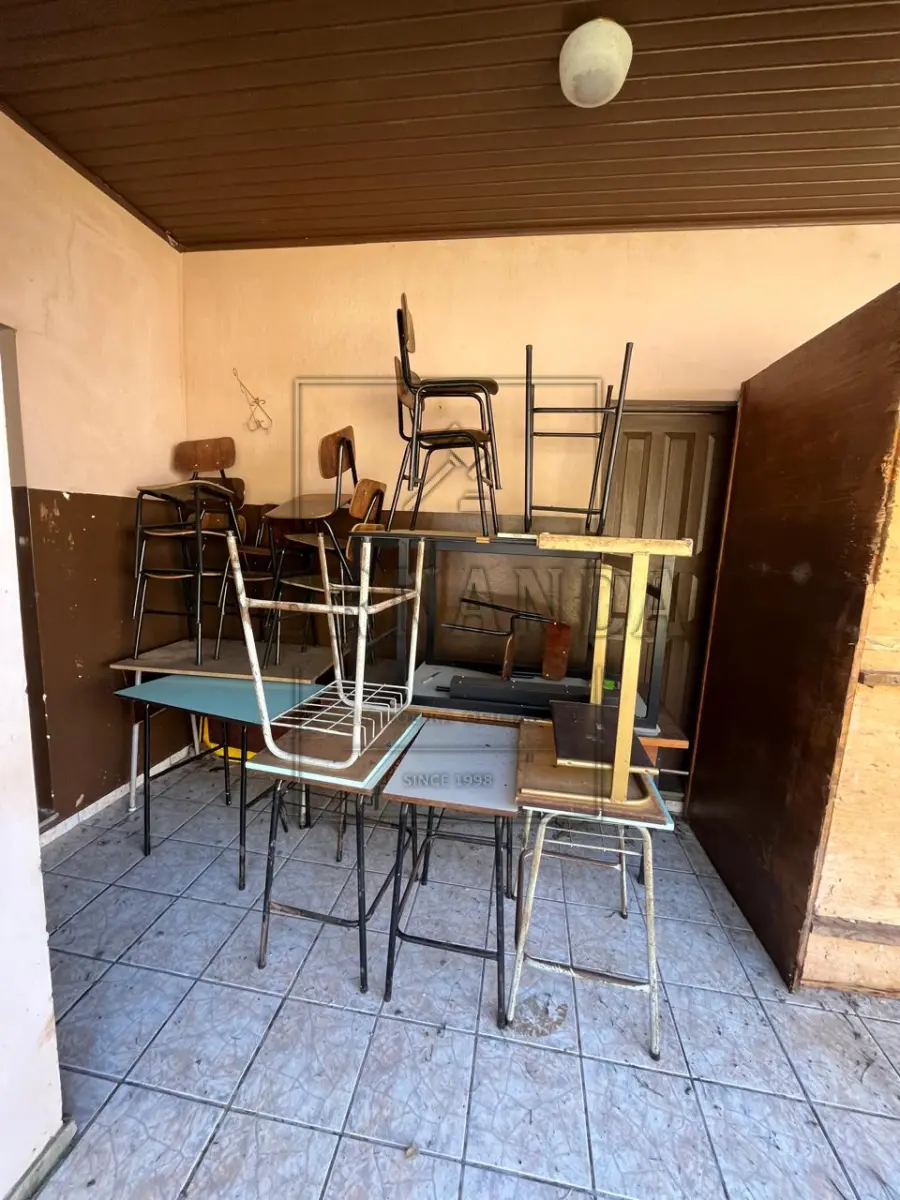 LOTE 006 - Lote de Sucata de Móveis, eletrônicos e diversos. Avaliado em R$ 1.390,00