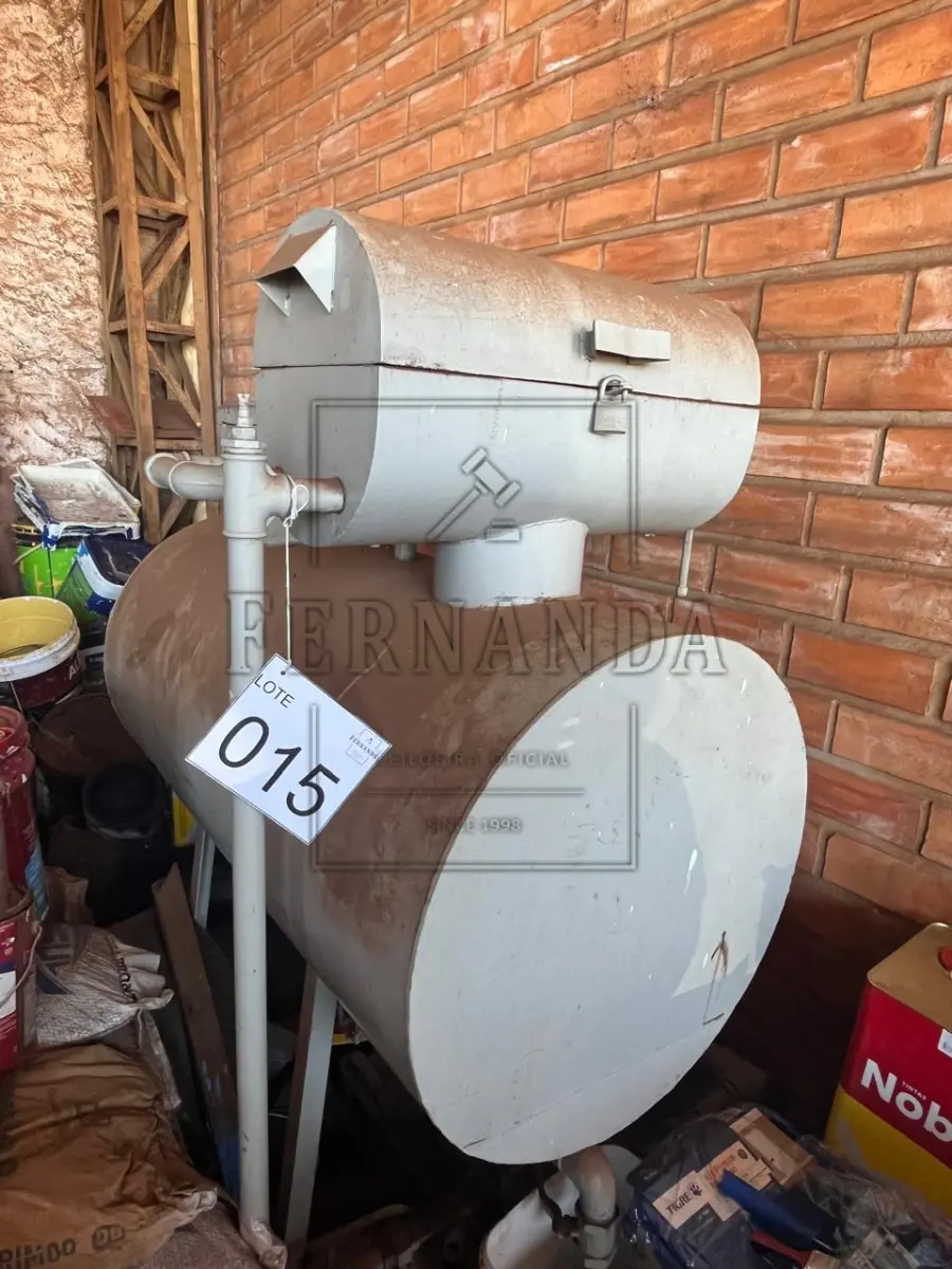 LOTE 015 - BOMBA DE COMBUSTIVEL COM TANQUE, avaliação R$ 3.100,00