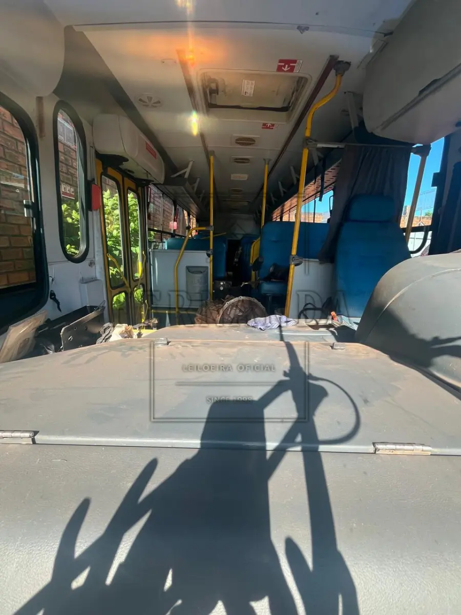 LOTE 001 - Ônibus, Volkswagen 15.190 EOD E.HD.ORE, 2013/2014, placas IVW1493, renavam 01015978441, passageiro. OBS. Motor desmontado. Avaliação R$ 55.000,00