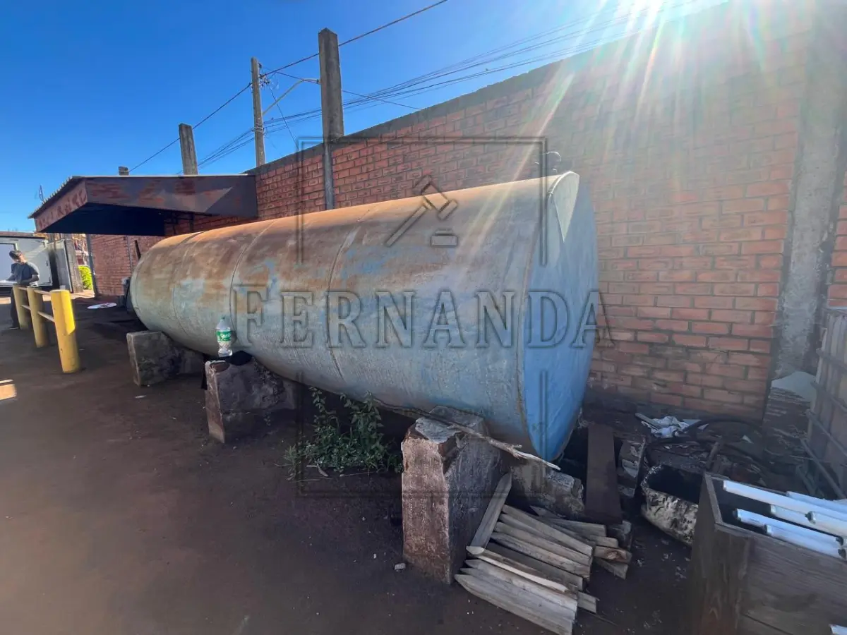 LOTE 013 - TANQUE DE COMBUSTÍVEL - METAL CAPACIDADE DE 10 MIL LITROS, avaliação R$ 6.000,00