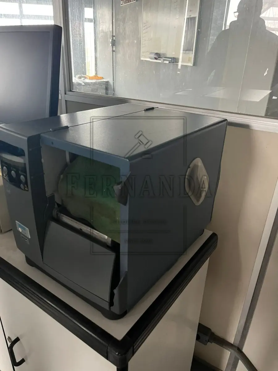 LOTE 005 - Uma impressora de código de barras, marca DATA MAX, avaliada em R$ 2.500,00.