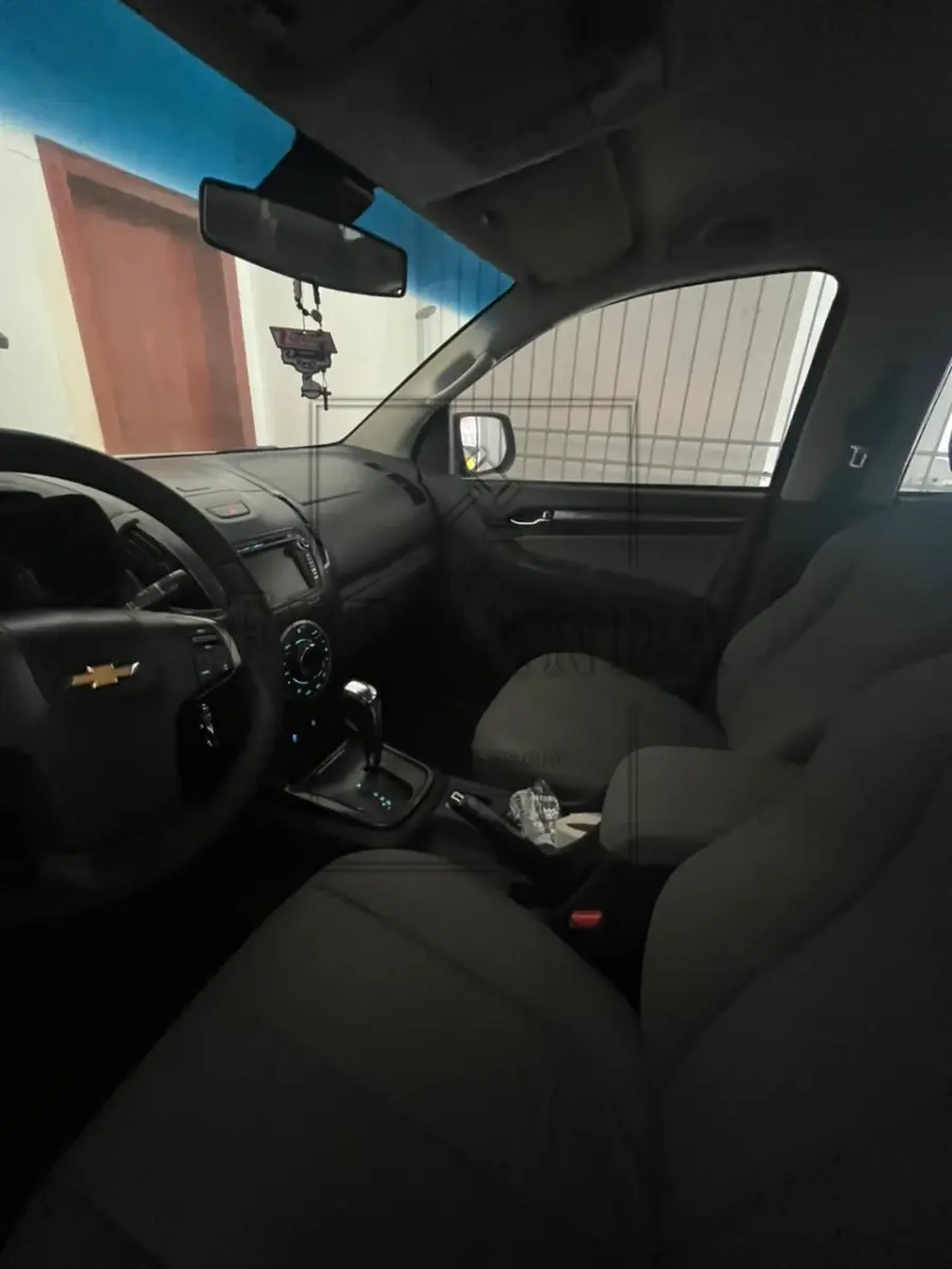 LOTE 002 - Caminhonete CHEVROLET/S10 LTZ DD2A, placas IVG1211, Fabricação/Modelo: 2014/2014. Avaliação R$ 102.000,00