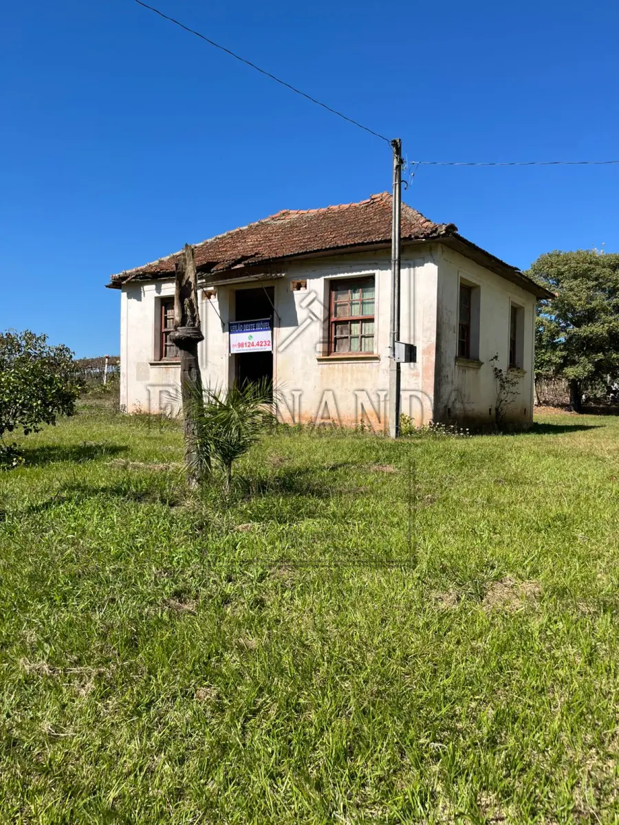 LOTE 004 - IMÓVEL EM SANTA TEREZA/RS: Terreno de 1200m² e Prédio da Antiga Escola Municipal de Ensino Fundamental Afonso Celso, da Linha Graciema Alta. Avaliado em R$ 100.000,00. ACEITA-SE PARCELAMENTO