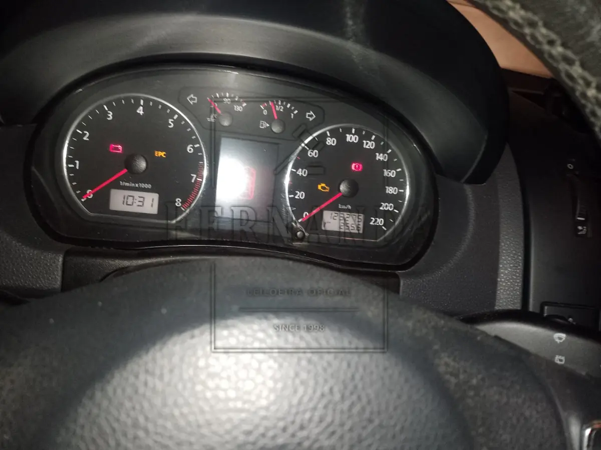 LOTE 010 - Veículo VW Polo 1.6, placas IVX6320, cor prata, ano/modelo 2013/2014. Avaliado em R$31.000,00. 2° Leilão. BEM RECOLHIDO
