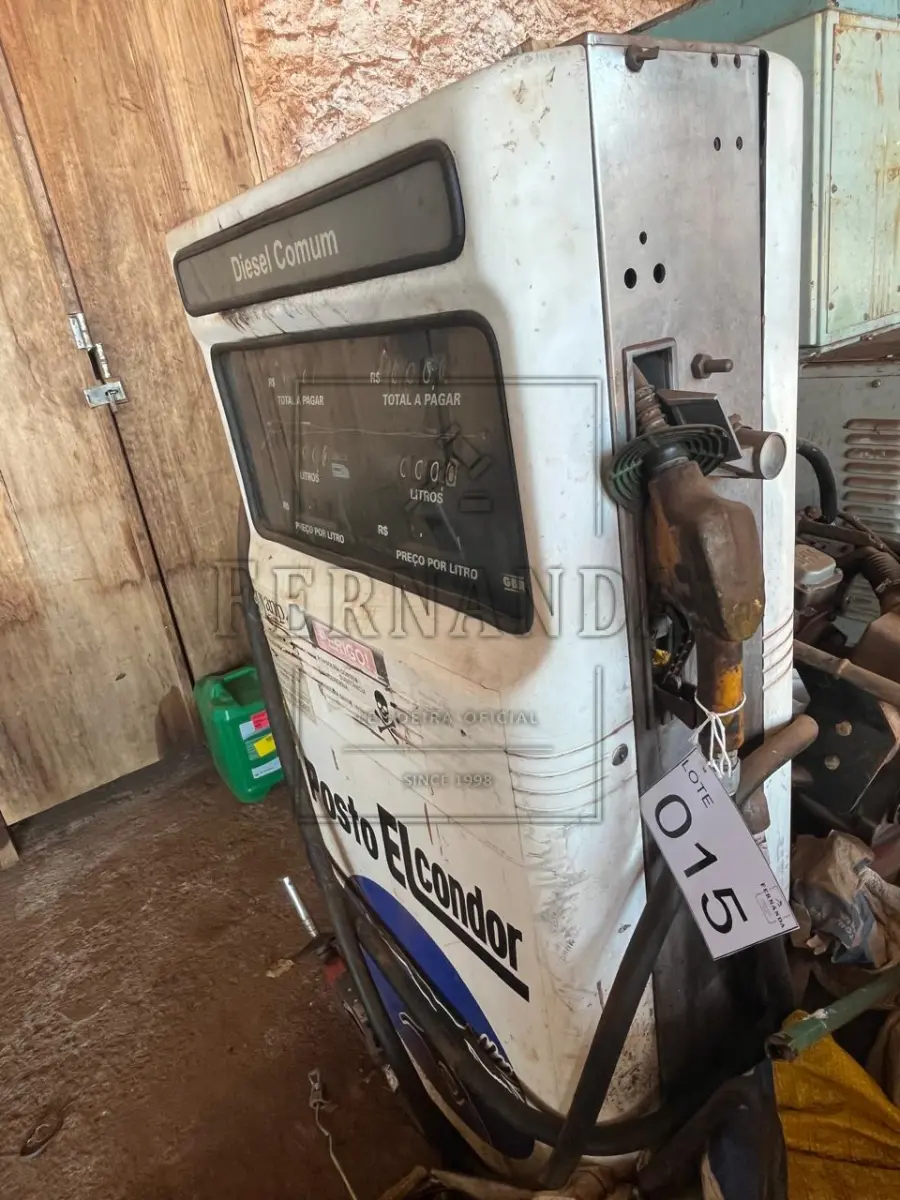 LOTE 015 - BOMBA DE COMBUSTIVEL COM TANQUE, avaliação R$ 3.100,00
