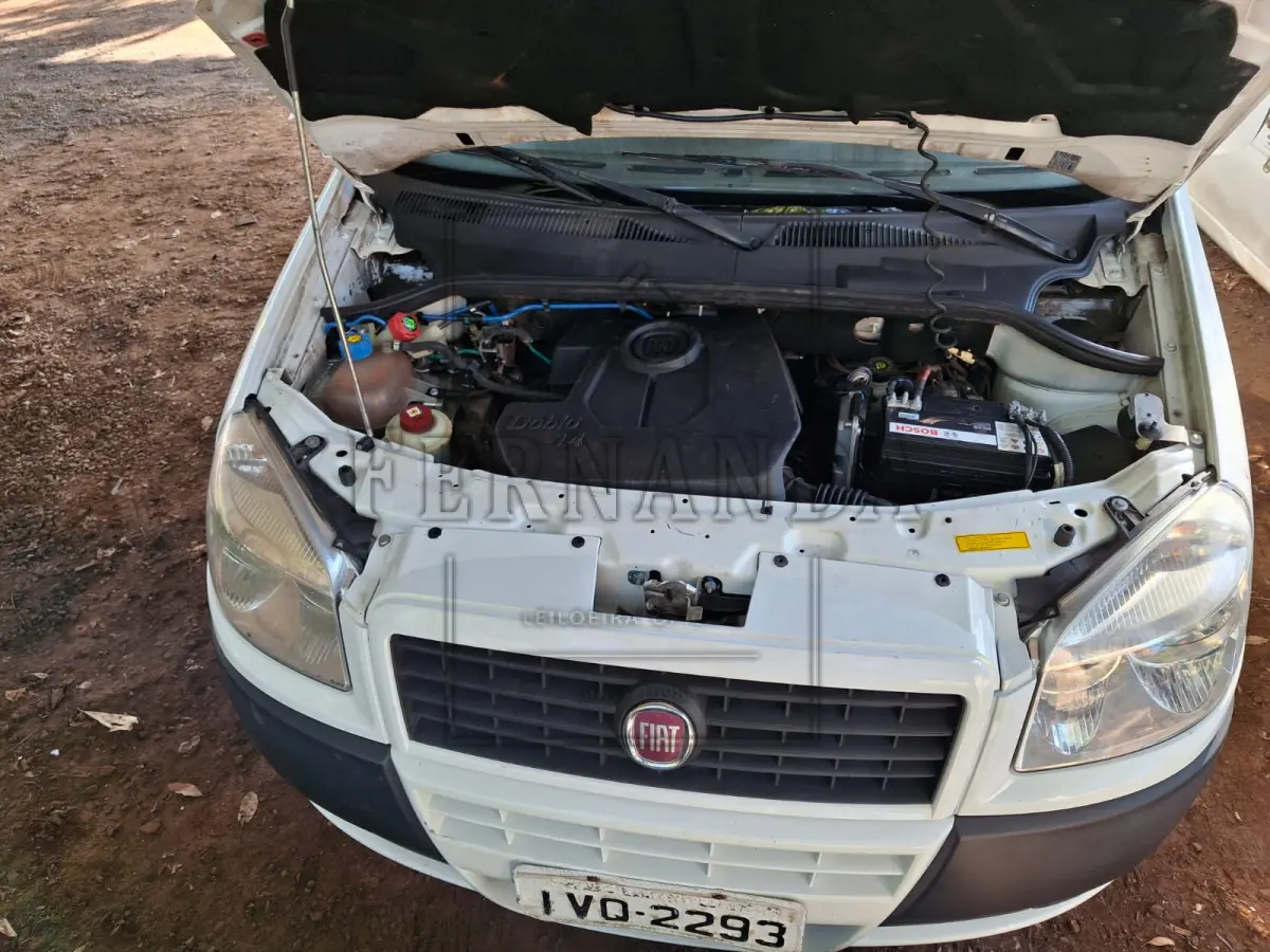 LOTE 001 - Veículo Fiat / Doblo attractive 1.4, ano/modelo 2014/2014, 07 lugares, cor branca, placa IVQ2293. Avaliado em R$ 20.000,00
