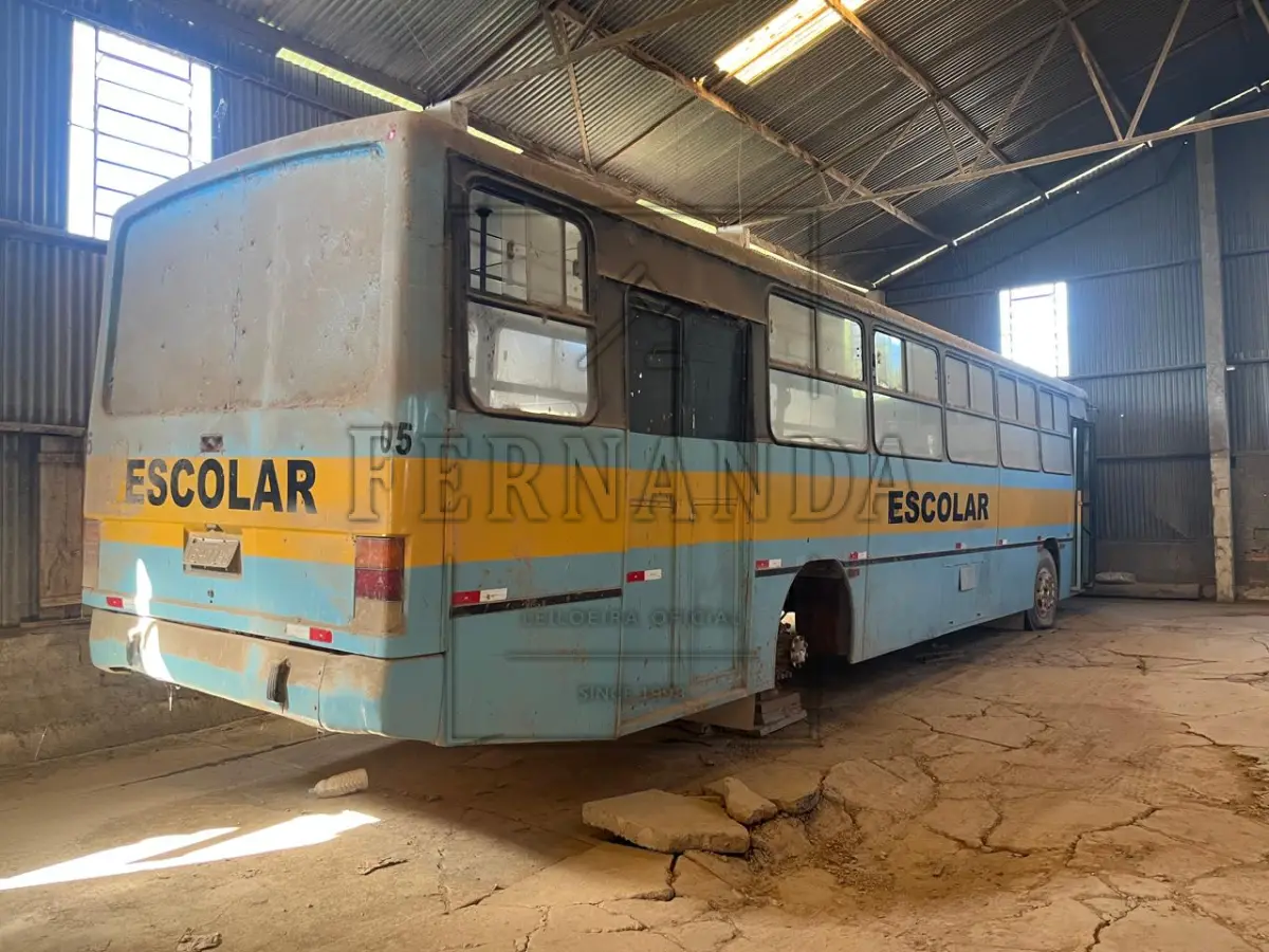 LOTE 016 - Ônibus VW / 16.180 CO, ano/modelo 1996/1996, placa IEP7758. Avaliado em R$ 2.600,00.