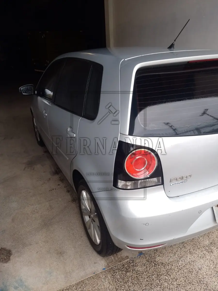LOTE 010 - Veículo VW Polo 1.6, placas IVX6320, cor prata, ano/modelo 2013/2014. Avaliado em R$31.000,00. 2° Leilão. BEM RECOLHIDO