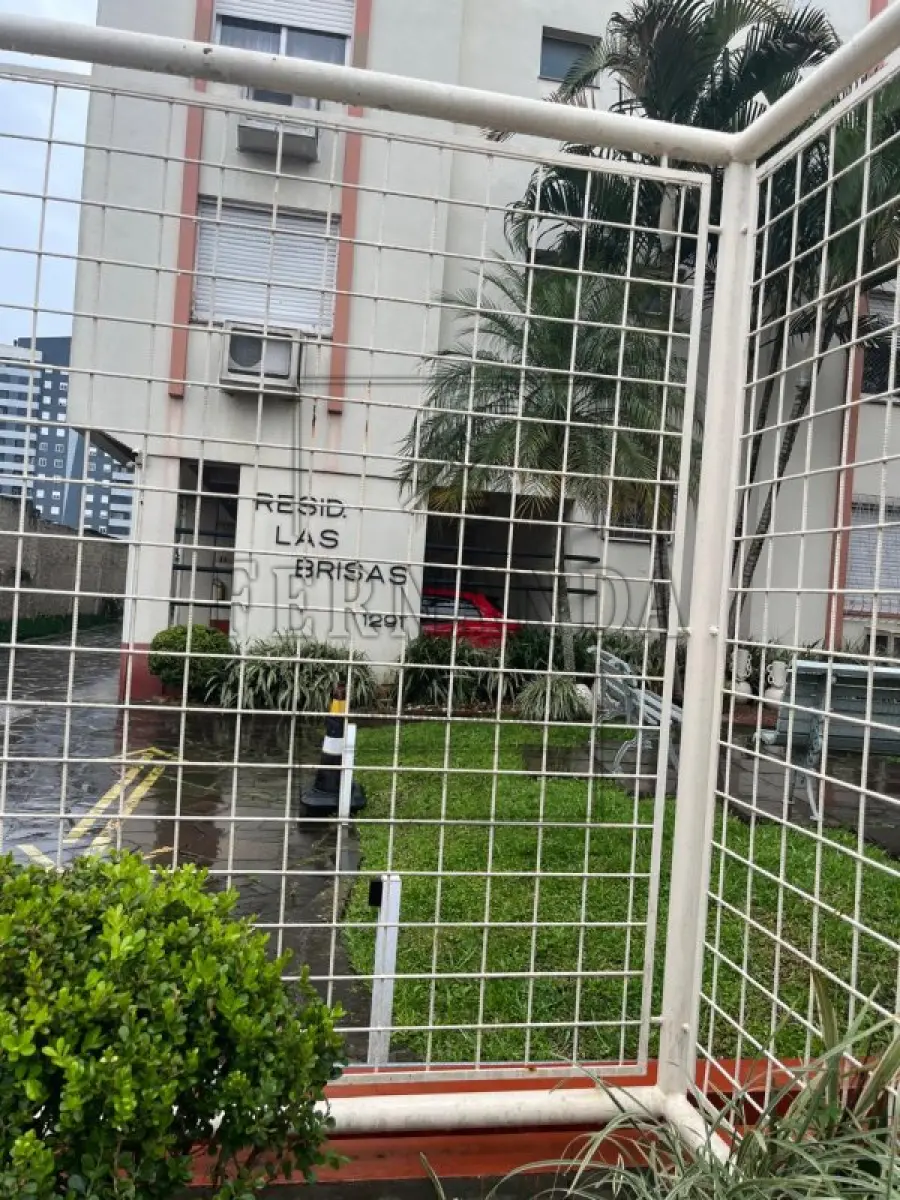 LOTE 001 - CANOAS/RS: Apartamento n°404 localizado na Rua Dr. Barcelos 1291, Edifício Residencial Parque Las Brisas, Canoas, bloco 11. Matrícula n°35.546. Avaliado em R$180.000,00. 2° Leilão