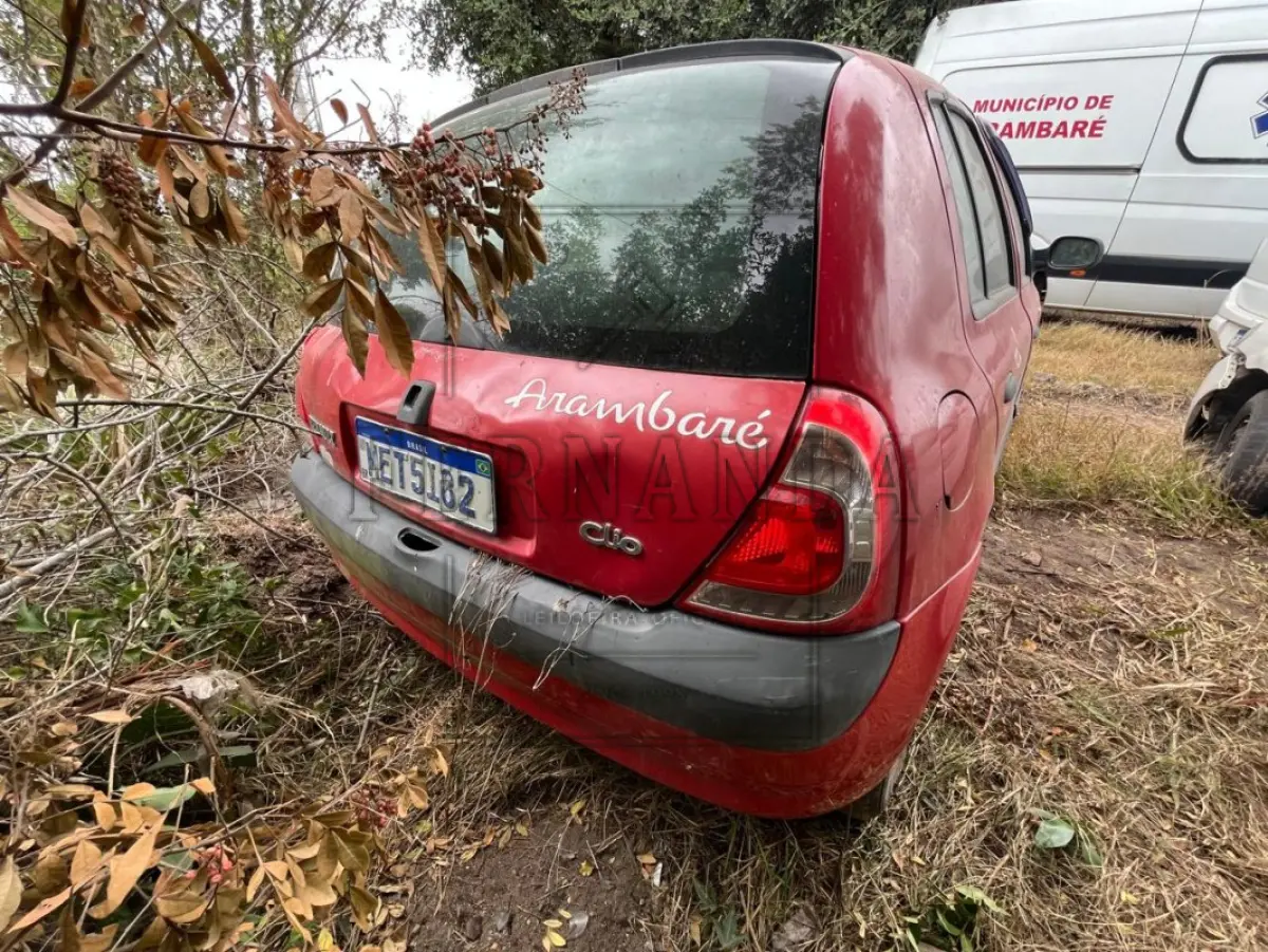 LOTE 003 - Renault Clio II Authentic 1.0, placa MET5I82, renavam 00827750072, ano/modelo 2004/2004 R$ 3.000,00