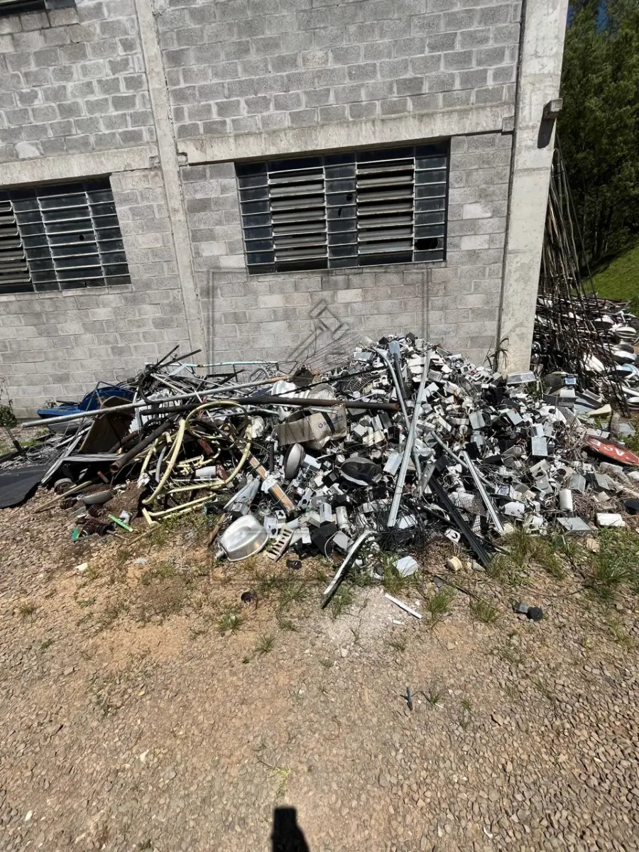 LOTE 001 - SUCATA DE REATORES DIVERSOS VALOR MÍNIMO DO LOTE: R$ 250,00 (DUZENTOS E CINQUENTA REAIS).