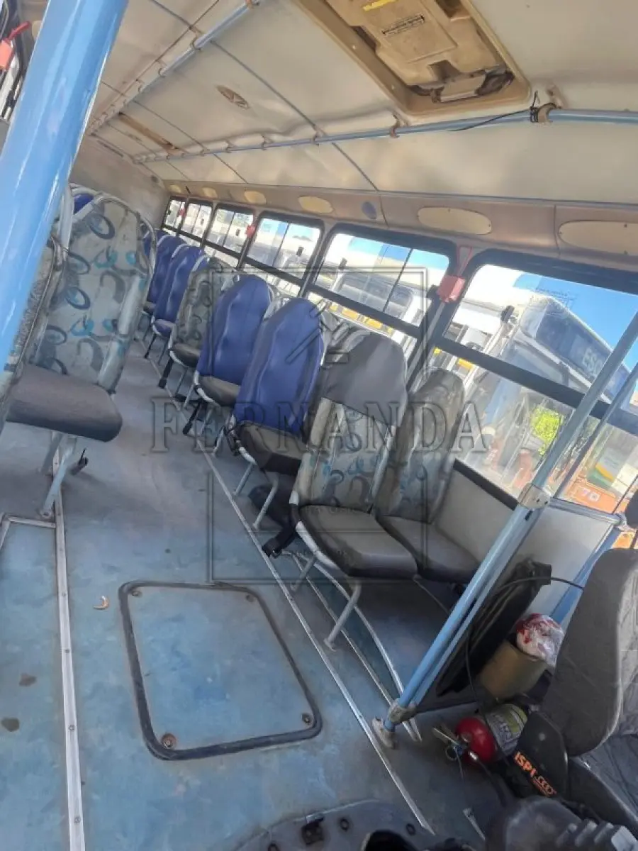 LOTE 014 - ÔNIBUS VOLKSVAGEN 17210 NEOBUS SPECTRUM, ANO 2003, RENAVAM 80754432-9, PLACAS ILG8994 VALOR MÍNIMO DO LOTE: R$ 8.000,00 (OITO MIL REAIS).