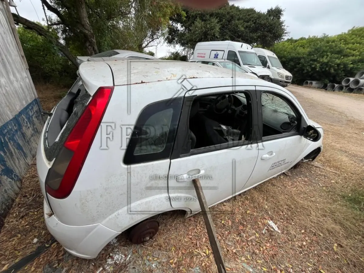 LOTE 004 - Ford/Fiesta Flex, placa IUW5800, renavam 00586840800, ano/modelo 2013/2014 R$ 5.000,00
