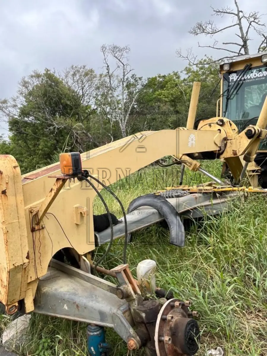 LOTE 008 - Motoniveladora COMBAT 170H, ano/modelo 2011 R$ 34.000,00