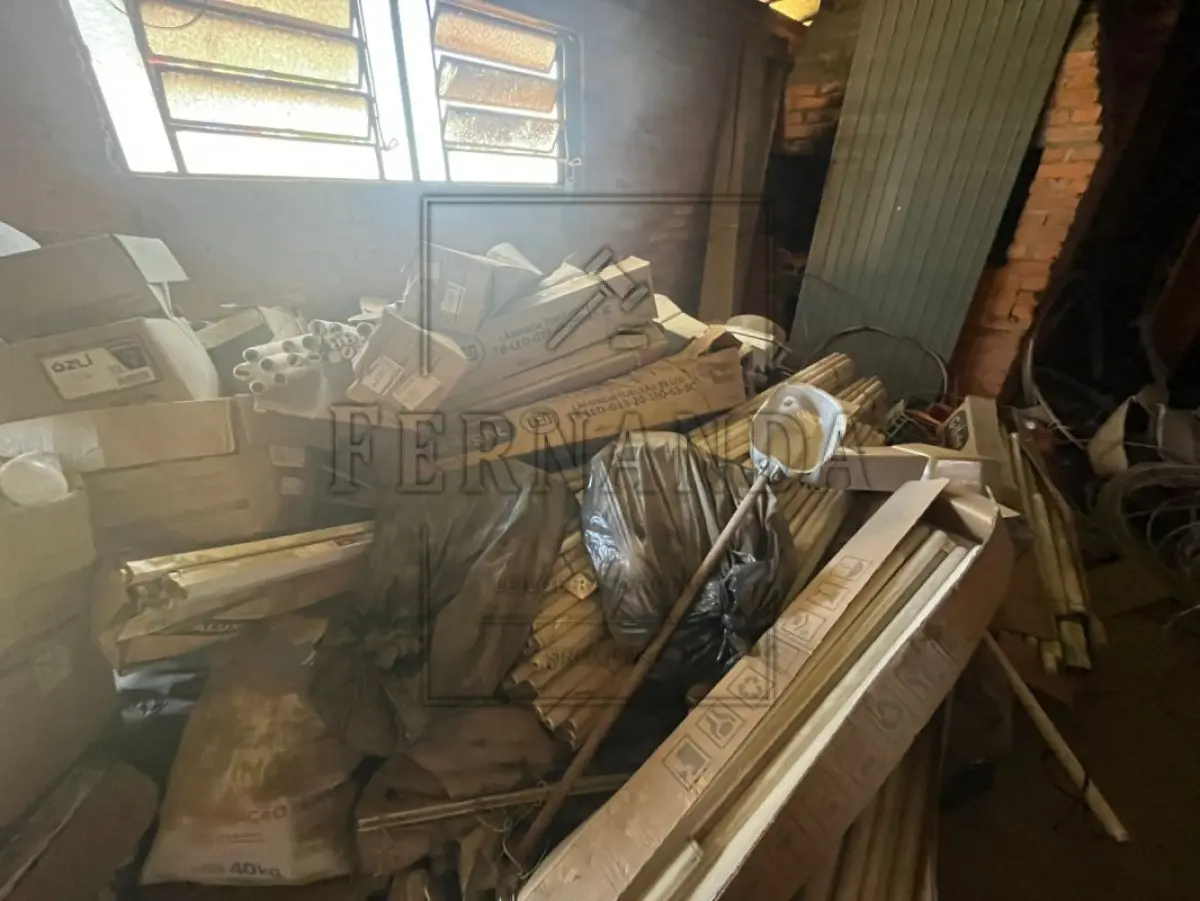 LOTE 015 - LÂMPADAS DIVERSAS VALOR MÍNIMO DO LOTE: R$ 125,00 (CENTO E VINTE E CINCO REAIS).
