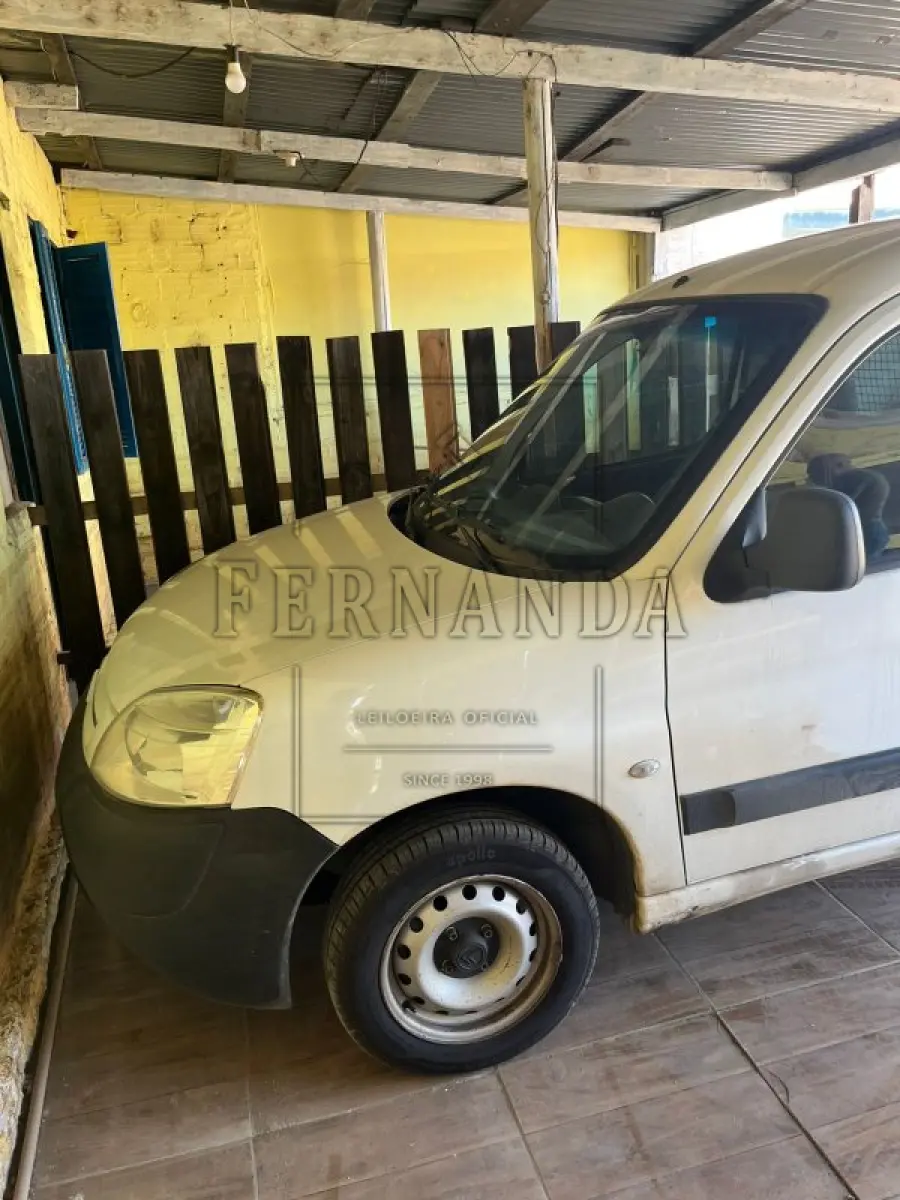 LOTE 001 - Veículo I/Citroen Berlingo FGPL, ano/modelo 2018/2019, placas IYR8H84, avaliado em R$47.000,00.