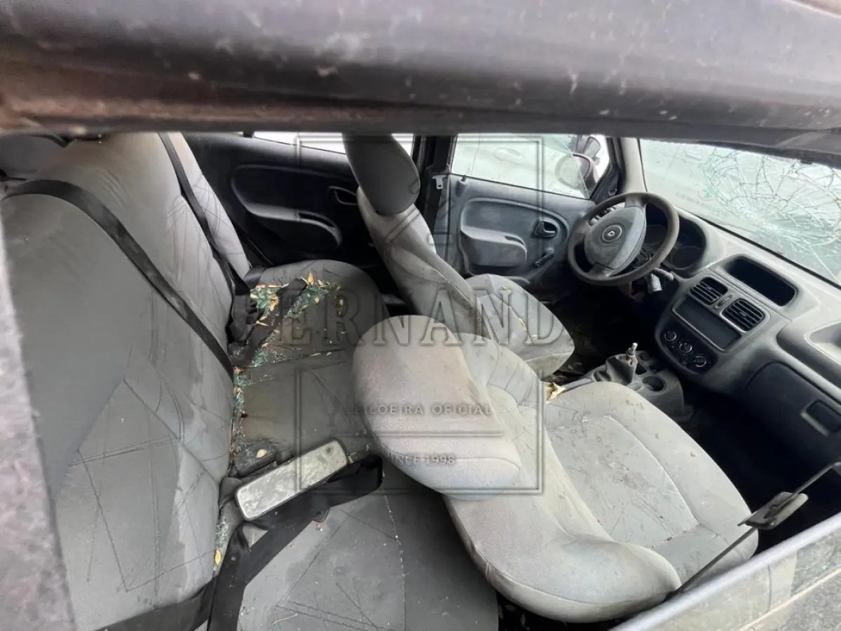LOTE 002 - Renault Clio EXP, placa IVB7172, renavam 00596557280, ano/modelo 2013/2014  R$ 11.250,00