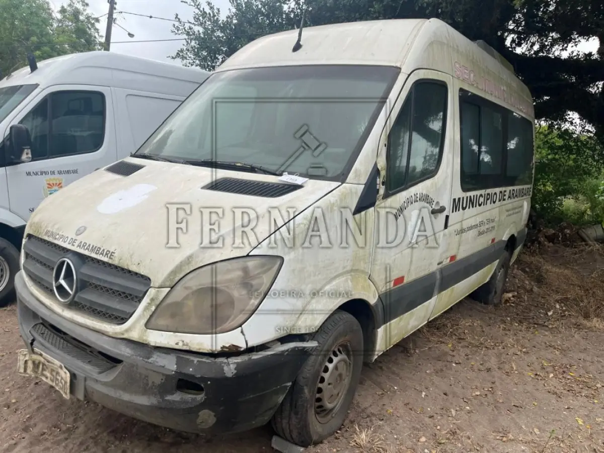 LOTE 009 - I/M BENZ 415 CDI SPRINTER M, placa IVE5650, renavam 00604098898, ano/modelo 2013/2014  R$ 37.500,00