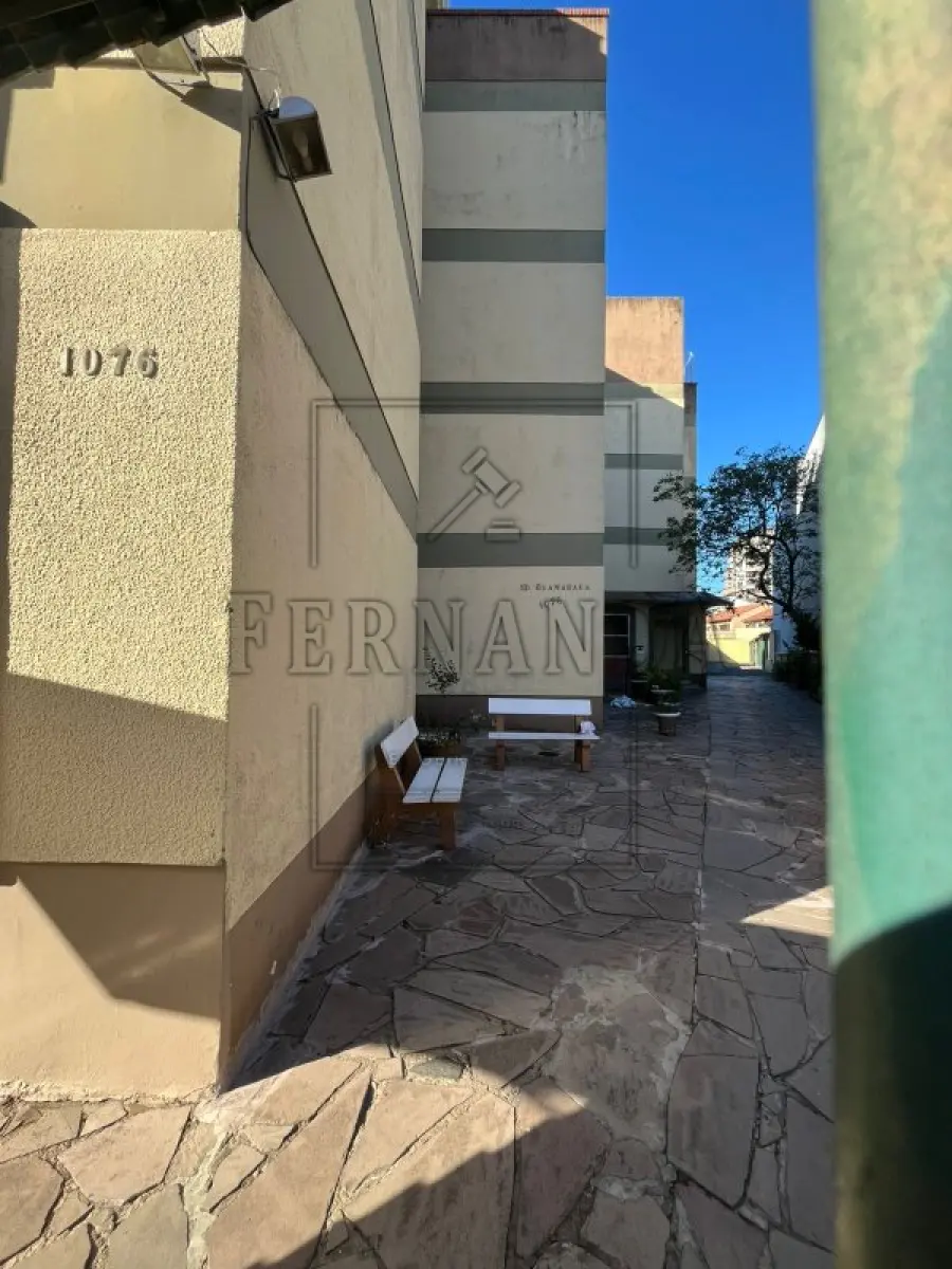 LOTE 001 - Imóvel  Localizado na Rua Dr. Barcelos, 1076, Apartamento 104, Edifício Guanabara, Canoas/RS. Imóvel de matrícula n°22.237,do Registro de Imóveis de Canoas Avaliado em R$ 190.000,00 (cento e noventa mil reais).