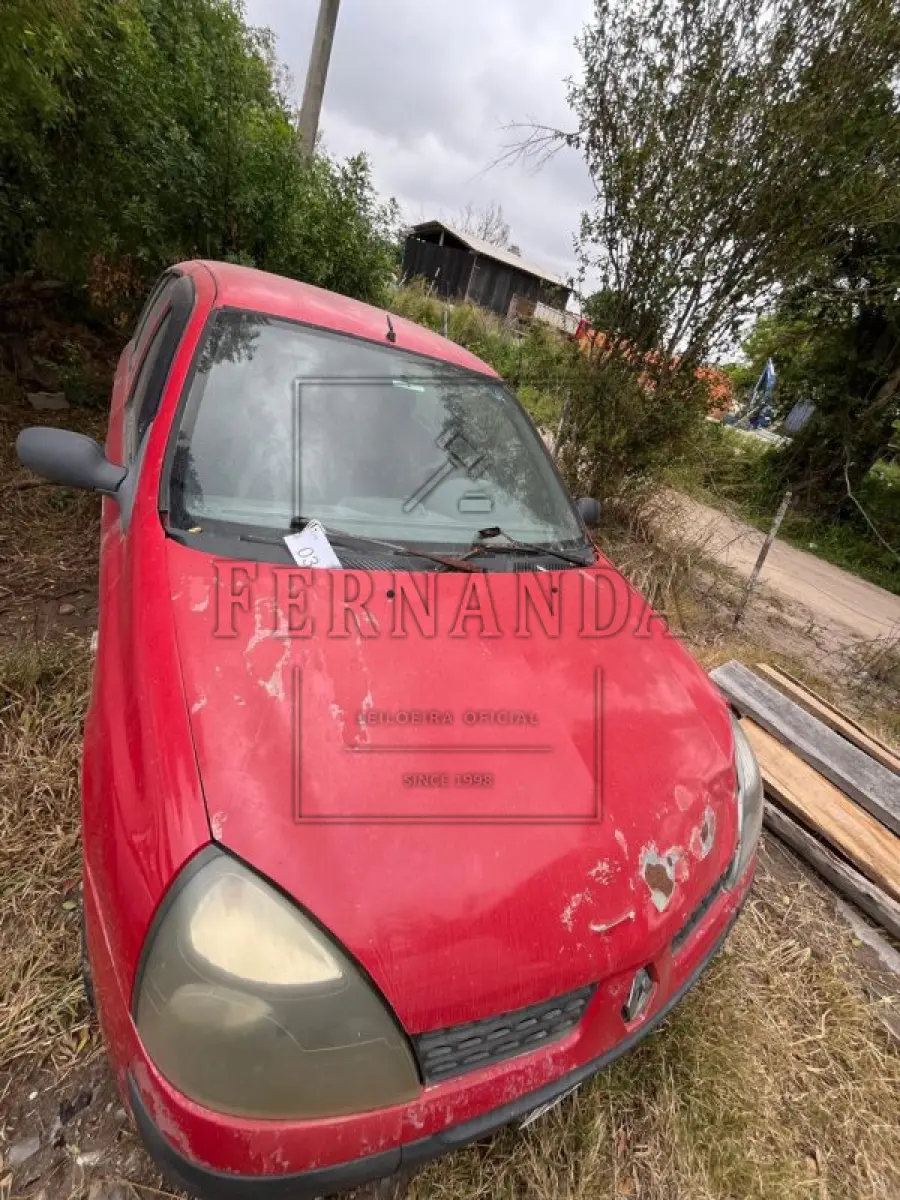 LOTE 003 - Renault Clio II Authentic 1.0, placa MET5I82, renavam 00827750072, ano/modelo 2004/2004 R$ 3.000,00