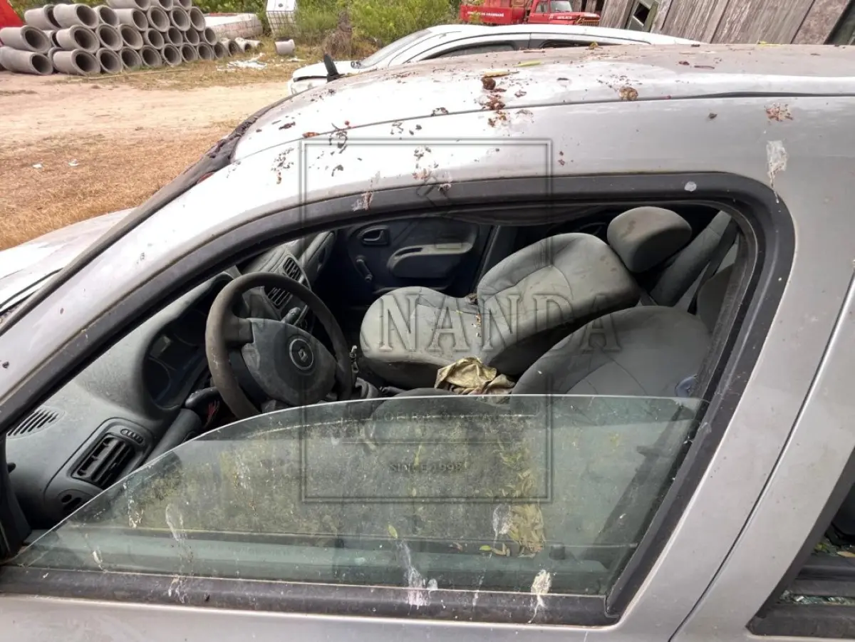 LOTE 002 - Renault Clio EXP, placa IVB7172, renavam 00596557280, ano/modelo 2013/2014  R$ 11.250,00