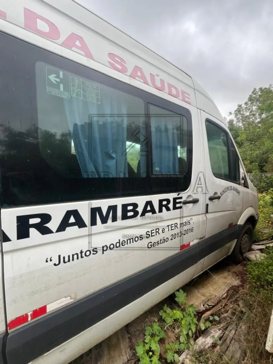 LOTE 009 - I/M BENZ 415 CDI SPRINTER M, placa IVE5650, renavam 00604098898, ano/modelo 2013/2014  R$ 37.500,00